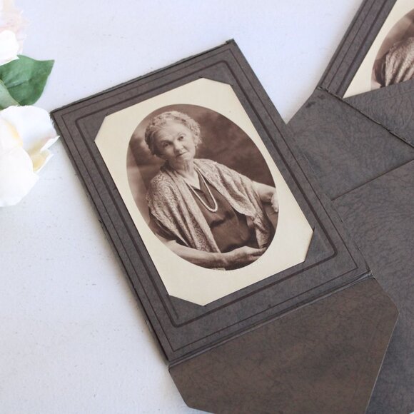 Vintage 1920s Photograph, Black And White Sepia Portrait Photo of A Lady, Woman - Picture 5 of 11